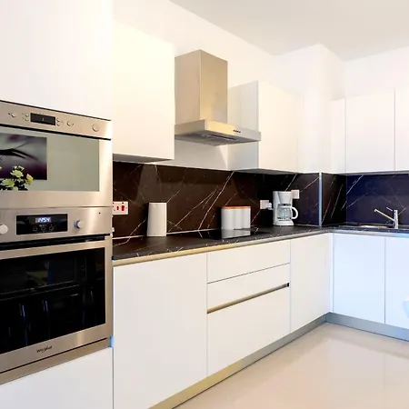 Bnbnova - Seafront 2br 2ba With Terrace * Saint Julian's